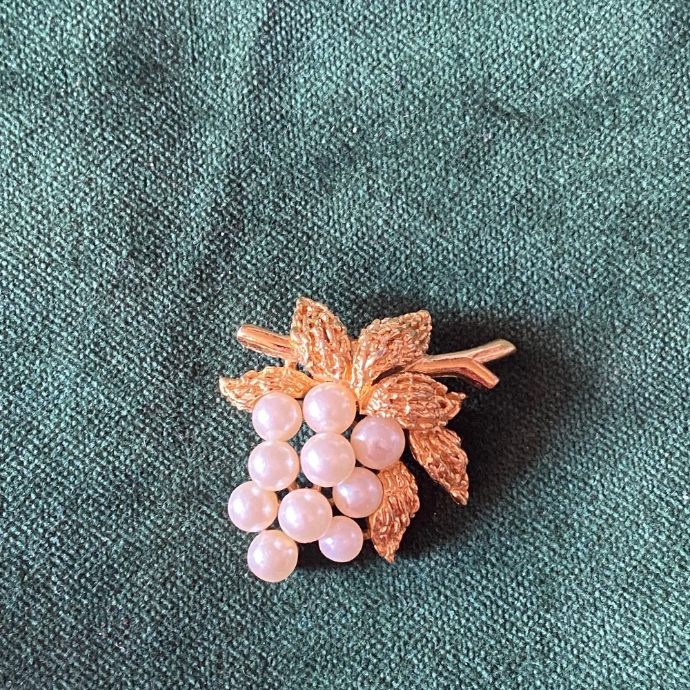 Vintage Crown Trifari goldtone and faux pearl bunch of grapes brooch